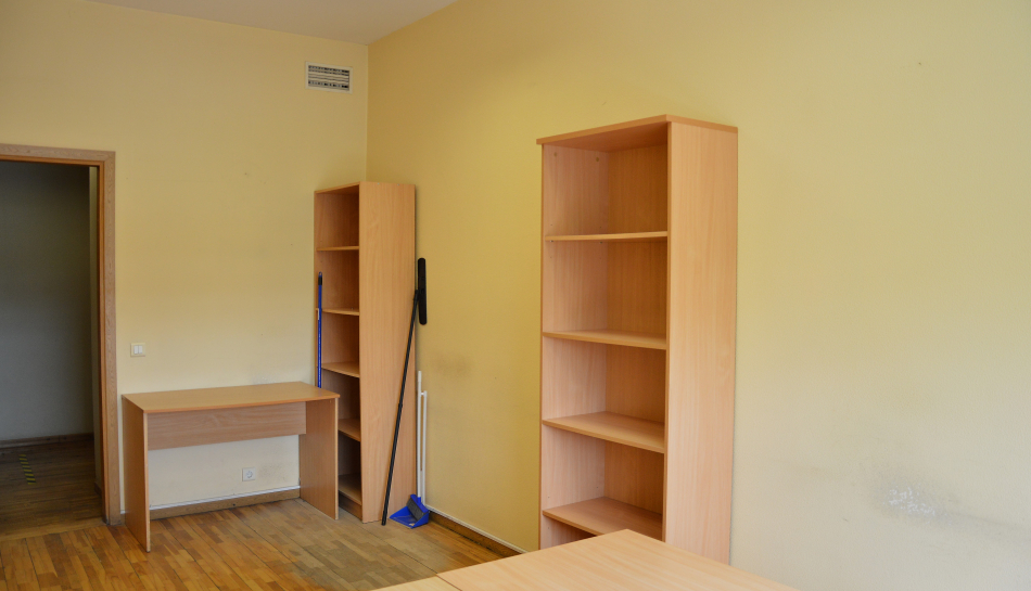 Izsole 14,1m² lielām biroja/ pakalpojumu telpām Pilsētas laukumā 4