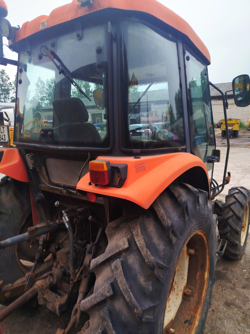 Traktors KIOTI 2