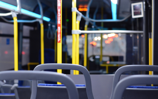 Sabiedriskajā transportā jālieto deguna un mutes aizsegs