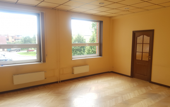 Rīko nomas tiesību izsoli nedzīvojamām telpām Pilsētas laukumā 4, Kuldīgā