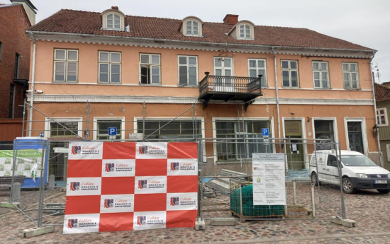 Ēkai Baznīcas ielā 9 atjauno fasādi