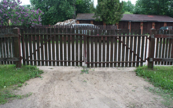 Izsludināta cenu aptauja par žoga pārbūvi