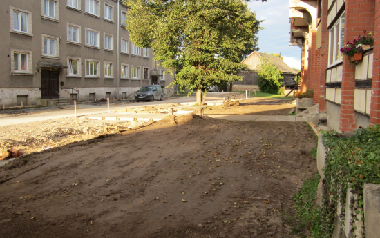 Labiekārto pagalmu Liepājas ielā 54 un Mucenieku ielā 35