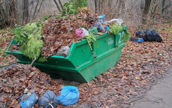 Sakopjot kapus, neatstāj sagrābtos atkritumus uz taciņas!