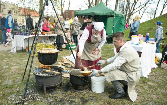 Tirgotāju pieteikšanās Pavasara tirdziņam “Lido zivis Kuldīgā”