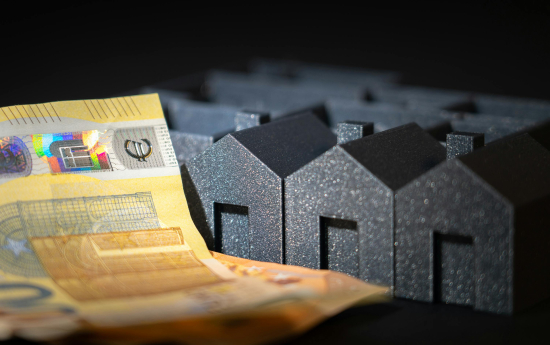 Izmaiņas dzīvokļu īpašnieku atbildībā par parādiem: princips “parāds seko dzīvoklim”