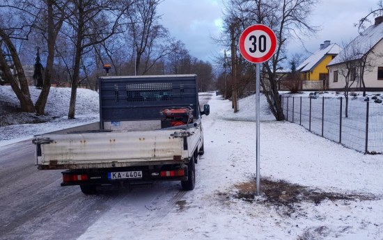 Autovadītāju ievērībai – izvietotas jaunas ceļazīmes!