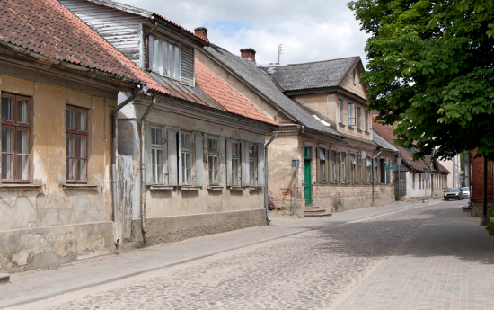 Ievērojot drošību, tiek rīkotas māju iedzīvotāju sapulces