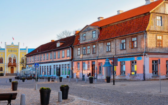 Atjauno jumtus, fasādes un skursteņus