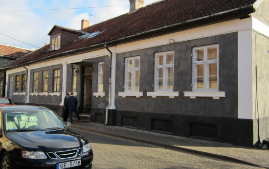 Remontē un restaurē ēku Skrundas ielā 12