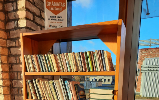 Papildināts autoostas grāmatu plaukts
