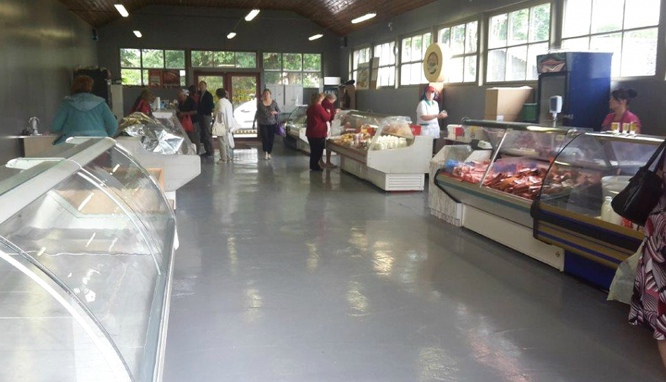 Piedāvājam tirdzniecības vietas Kuldīgas pārtikas preču tirgus paviljonā