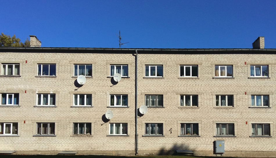 Atjauno apmali ēkai Jelgavas ielā 38