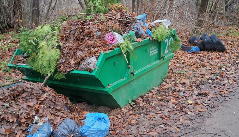 Sakopjot kapus, neatstāj sagrābtos atkritumus uz taciņas!