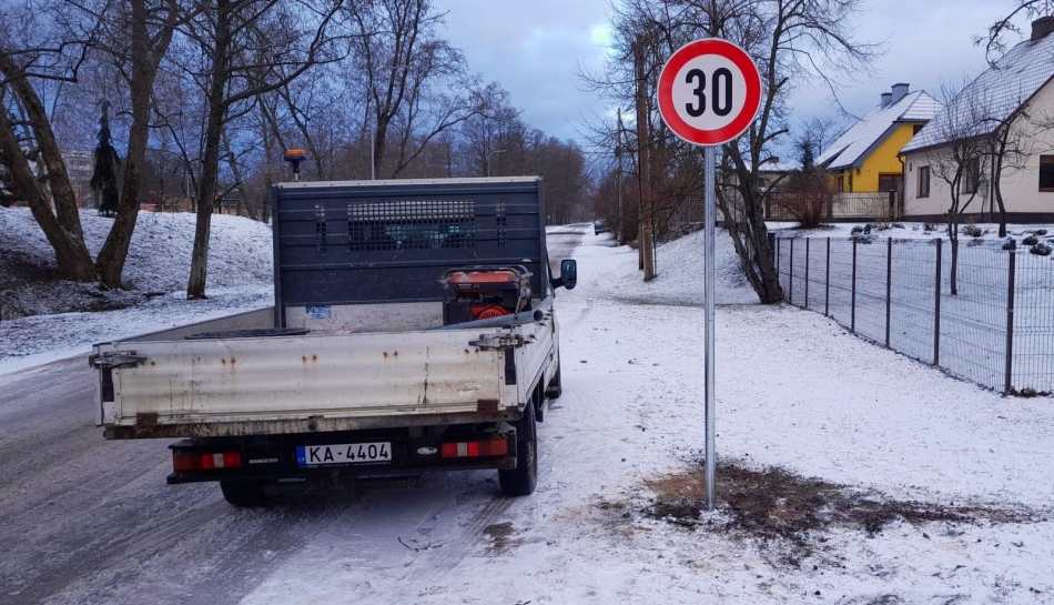 Autovadītāju ievērībai – izvietotas jaunas ceļazīmes!