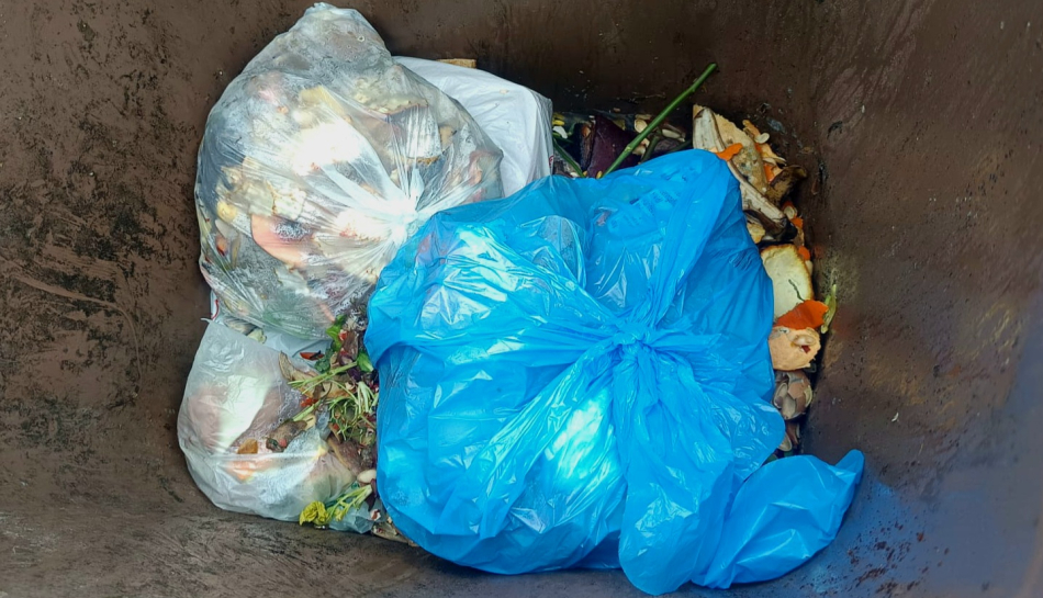 Neizmet bioloģiskos atkritumus plastmasa maisiņā!