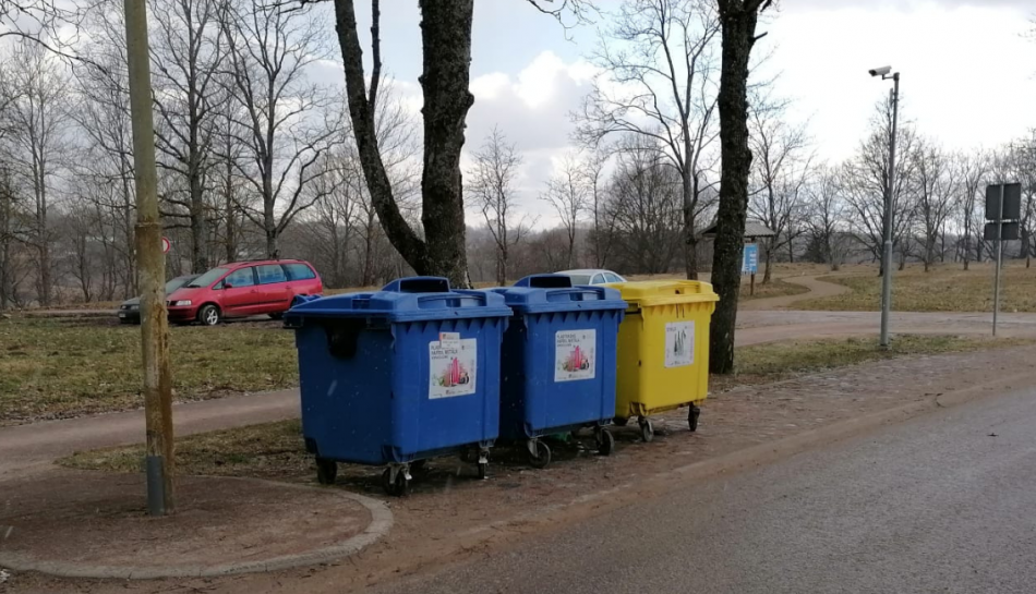 Krasta ielā uzlikts papildus šķiroto atkritumu konteiners