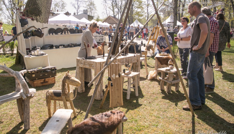 Tirgotāju pieteikšanās pavasara tirdziņam palu šovā "Lido zivis Kuldīgā"