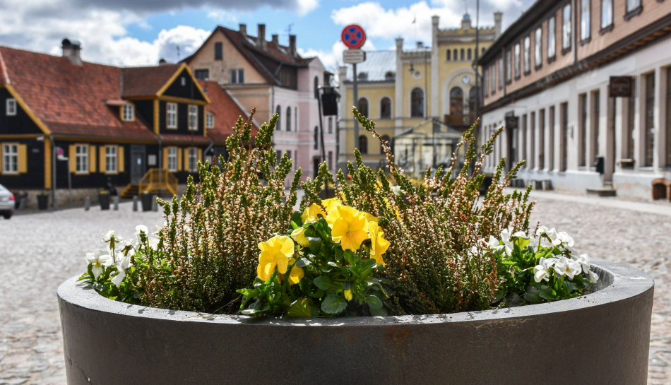 Kuldīga pavasara ziedos