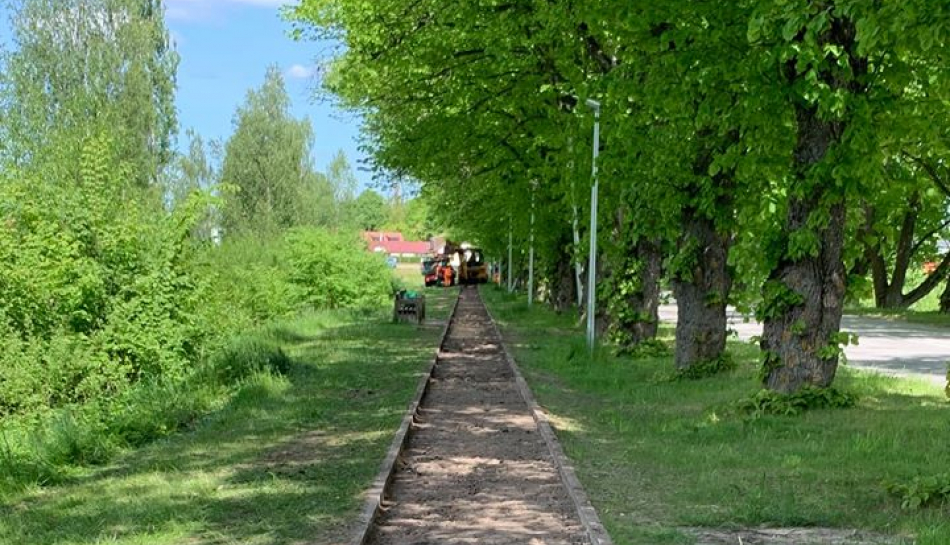Atjauno gājēju ietvi