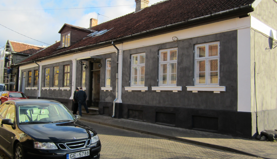Remontē un restaurē ēku Skrundas ielā 12