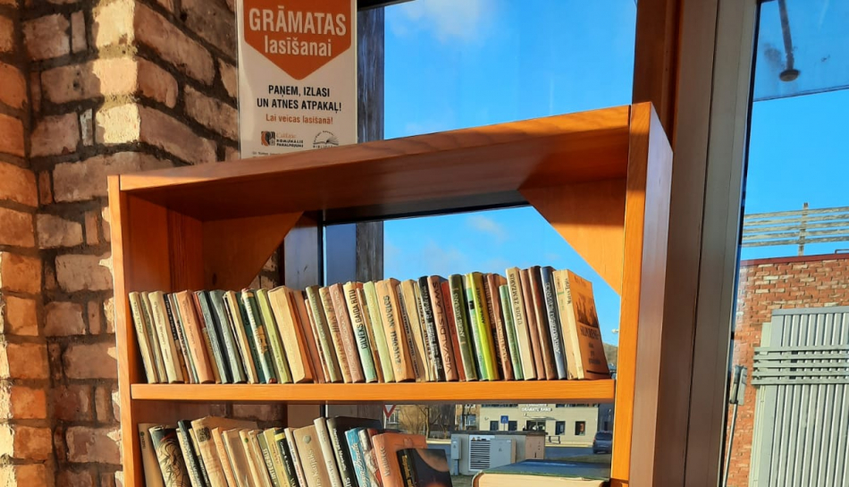 Papildināts autoostas grāmatu plaukts